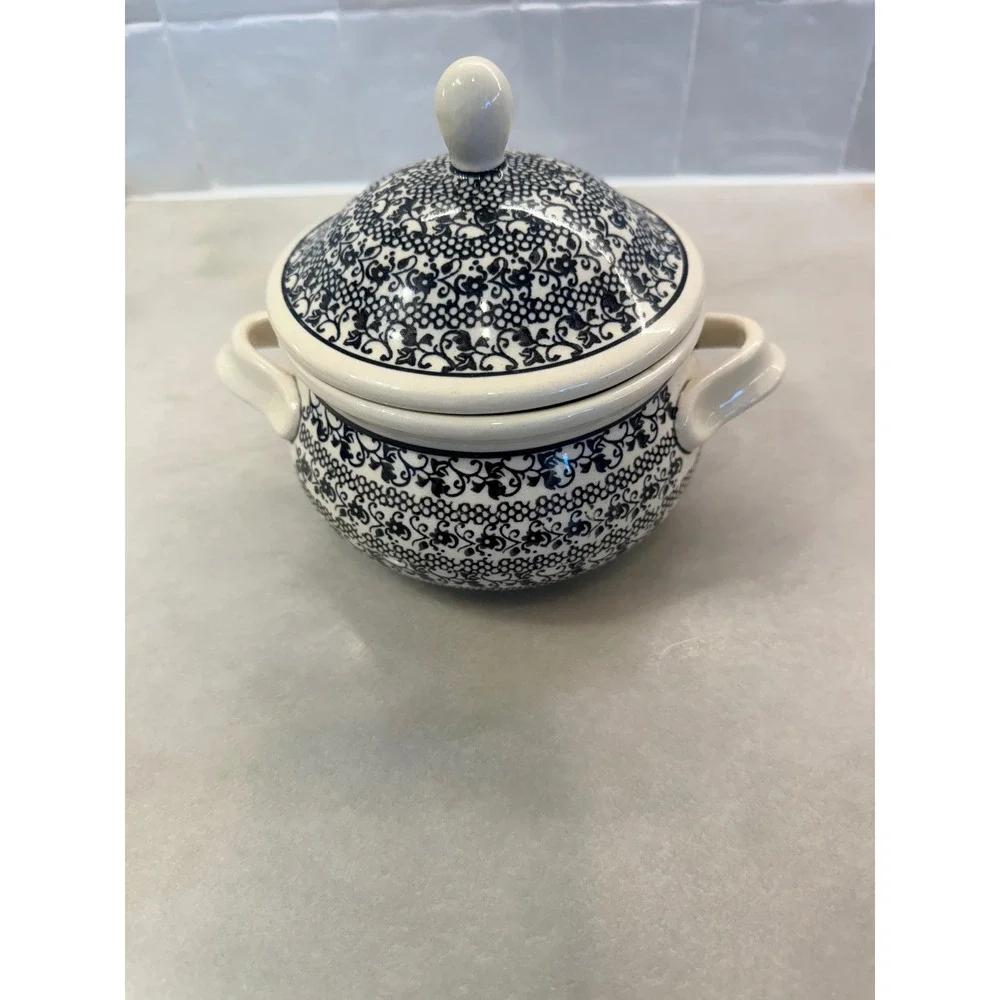 Authentic Polish Pottery Boleslawiec Covered Soup Tureen Baker Black Lace Vines